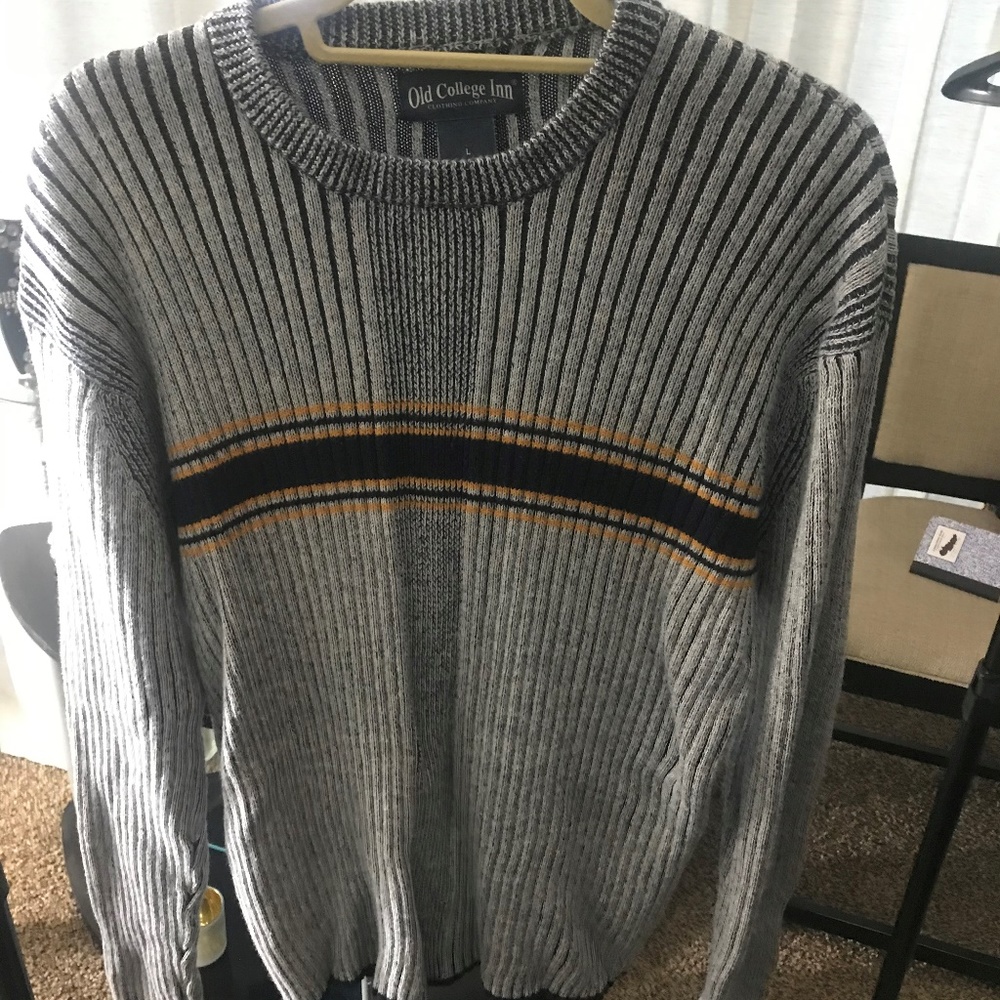 Old College Inn Men's Pullover Long Sleeve Sweater